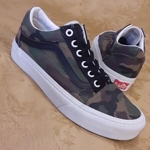 VANS Old  Skool Camouflage Size 7.0 Women's 5.5 Men Sneakers EXELLENT CONDITIONS